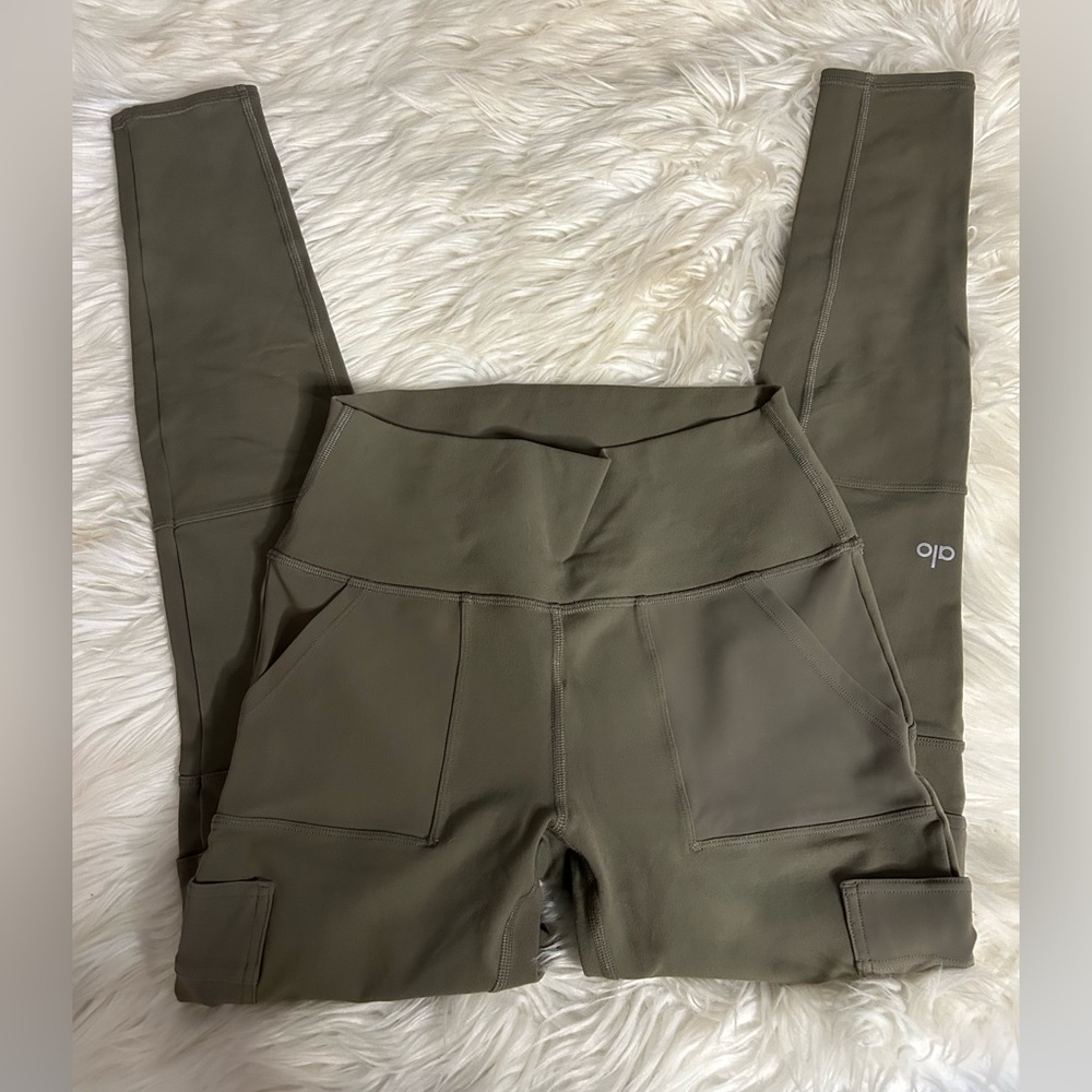 Alo cargo leggings